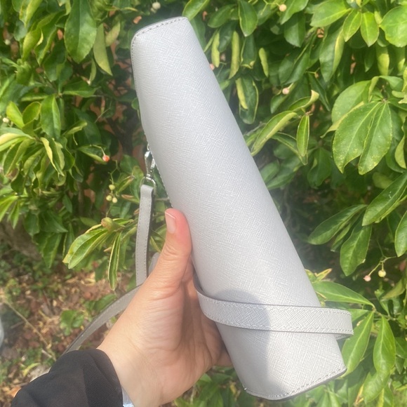 Michael Michael Kors gray 
JET SET TRAVEL CROSSBODY CLUTCH - Picture 6 of 15